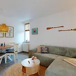 Strandnahe Mit Schwimmbad Im Haus, A Cappella 68,binz Apartment *