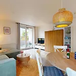 Strandnahe Mit Schwimmbad Im Haus, A Cappella 68,binz *