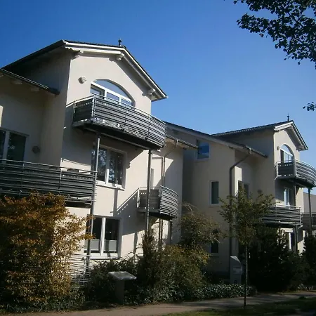 Strandnahe Mit Schwimmbad Im Haus, A Cappella 68,binz *