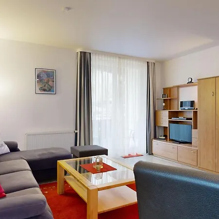 Strandnahe Mit Schwimmbad Im Haus, A Cappella 68,binz * Binz
