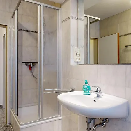 Strandnahe Mit Schwimmbad Im Haus, A Cappella 68,binz * Binz