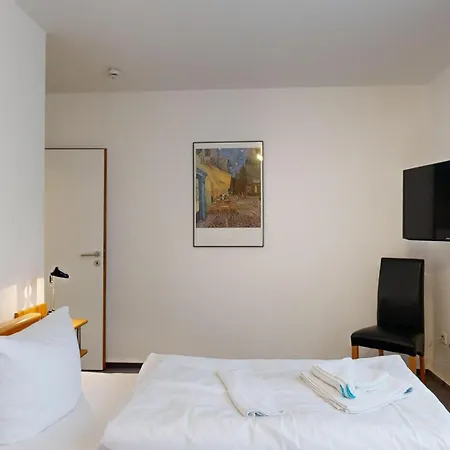 Strandnahe Mit Schwimmbad Im Haus, A Cappella 68,binz *