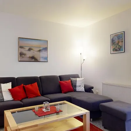 Strandnahe Mit Schwimmbad Im Haus, A Cappella 68,binz * Binz