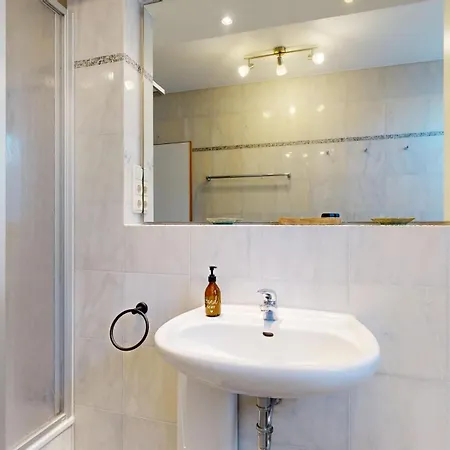 Strandnahe Mit Schwimmbad Im Haus, A Cappella 68,binz Binz