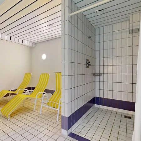 Apart-hotel Strandnahe Mit Schwimmbad Im Haus, A Cappella 68,binz Binz