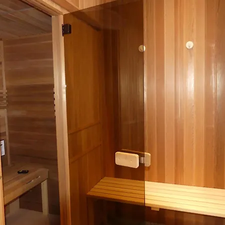 Strandnahe Mit Schwimmbad Im Haus, A Cappella 68,binz Ξενοδοχείο με διαμερίσματα