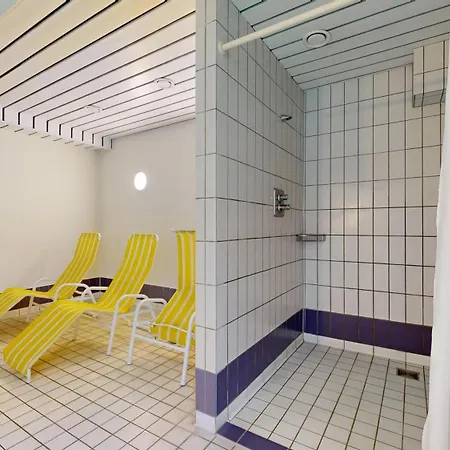 Apartment Strandnahe Mit Schwimmbad Im Haus, A Cappella 68,binz *