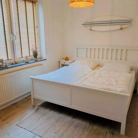 Strandnahe Mit Schwimmbad Im Haus, A Cappella 68,binz *