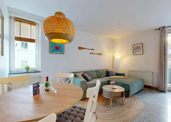 Strandnahe Mit Schwimmbad Im Haus, A Cappella 68,binz *