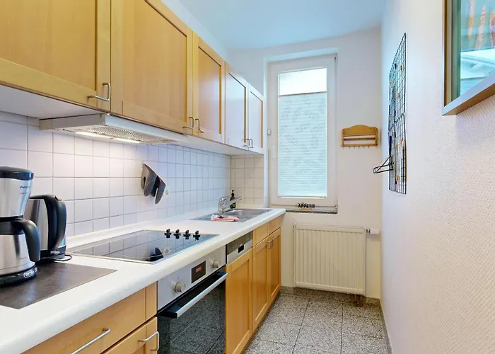 Strandnahe Mit Schwimmbad Im Haus, A Cappella 68,binz * Binz