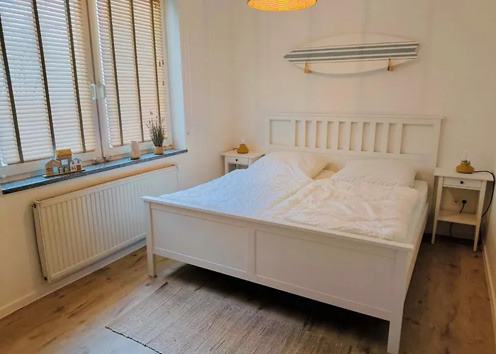 Strandnahe Mit Schwimmbad Im Haus, A Cappella 68,binz *